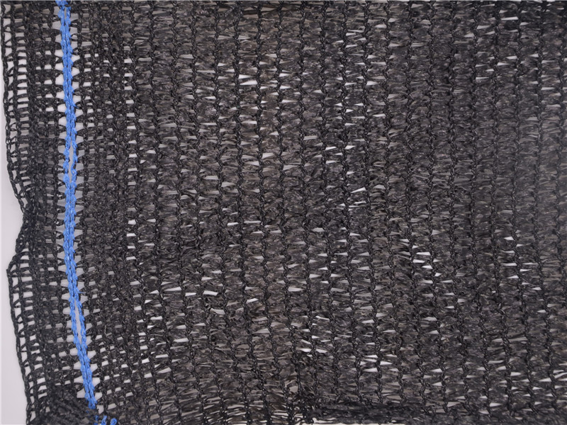 Tapis trois aiguilles de nuance noire net