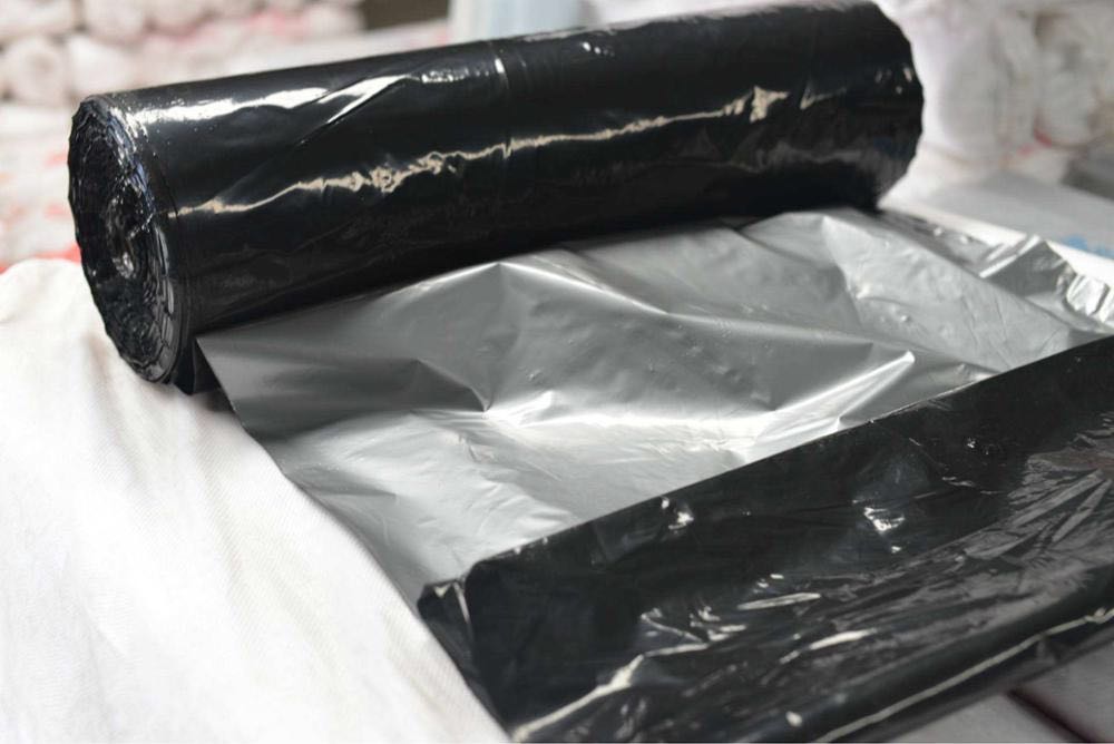 Film de paillis en plastique noir argenté pour le tapis de mauvaises herbes agricoles